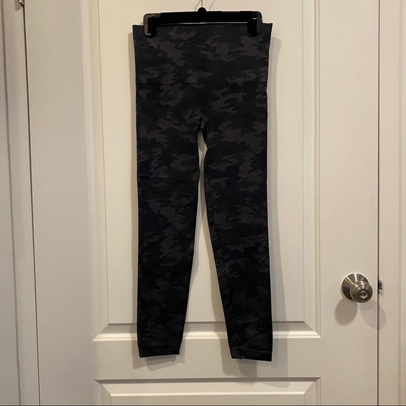 Spanx Seamless Camo Leggings - Picture 5 of 5